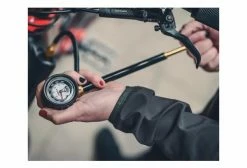 Pompe HP Suspension Lezyne Shock Drive (Max 400 Psi / 27.5 Bar) Noir -Suspensions VTT vendre unnamed file 1600